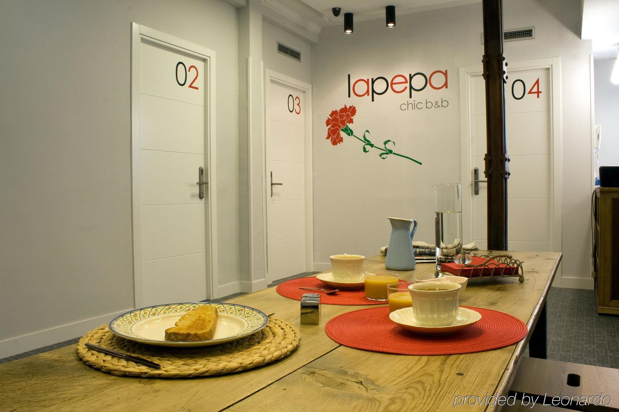 Numa Madrid Script Aparthotel Restoran gambar